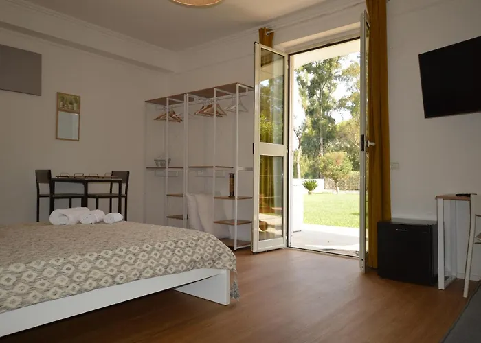 לינה וארוחת בוקר Casa Blanca 3*
