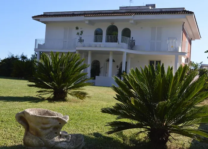 Casa Blanca Latina